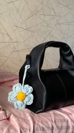 چارم گل آبی آسمانی